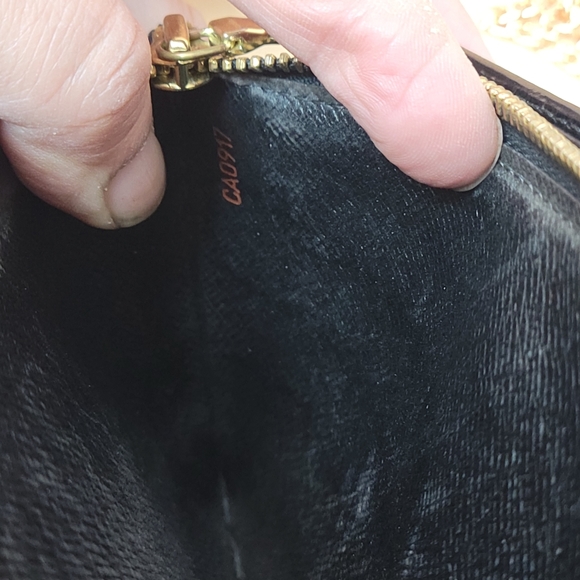 Authentic Louis Vuitton epi black wallet - Picture 5 of 8
